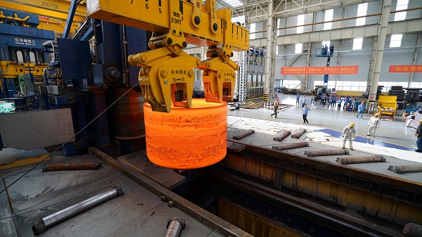 全球首台超级轧环机在山东伊莱特投产