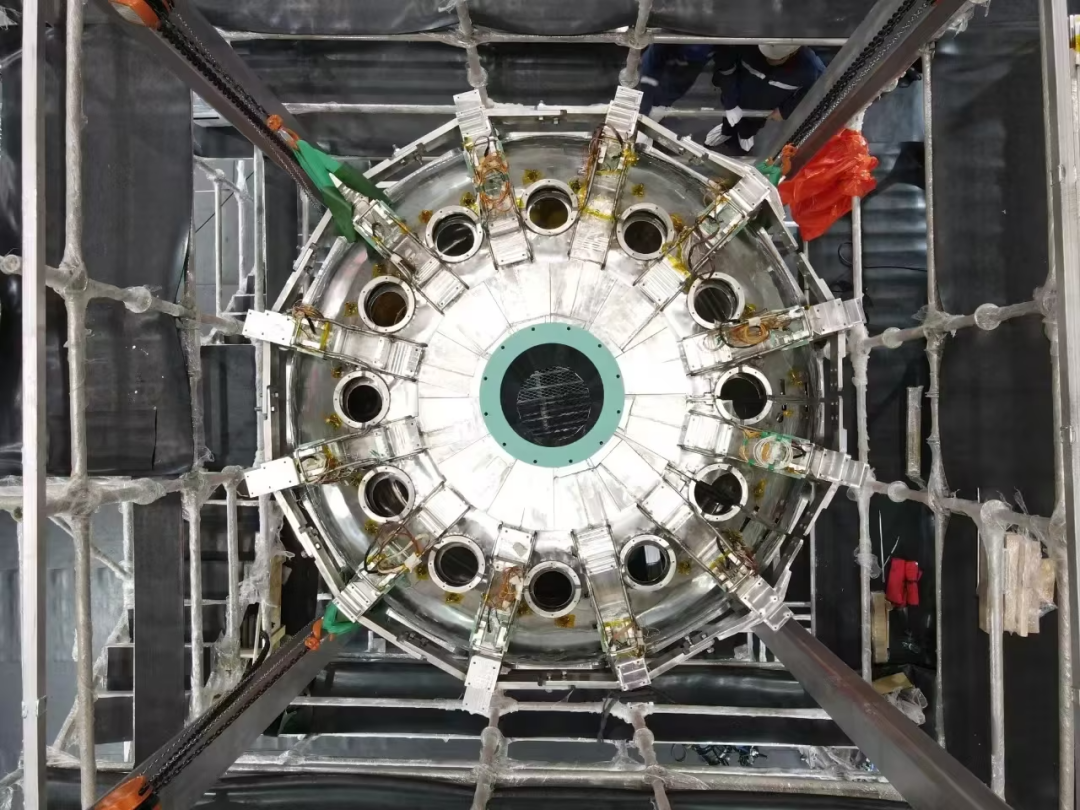 全球首台高温超导托卡马克洪荒70环向场磁体成环