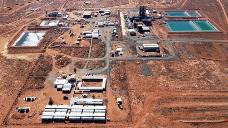 重新启动的澳大利亚项目的第一桶铀