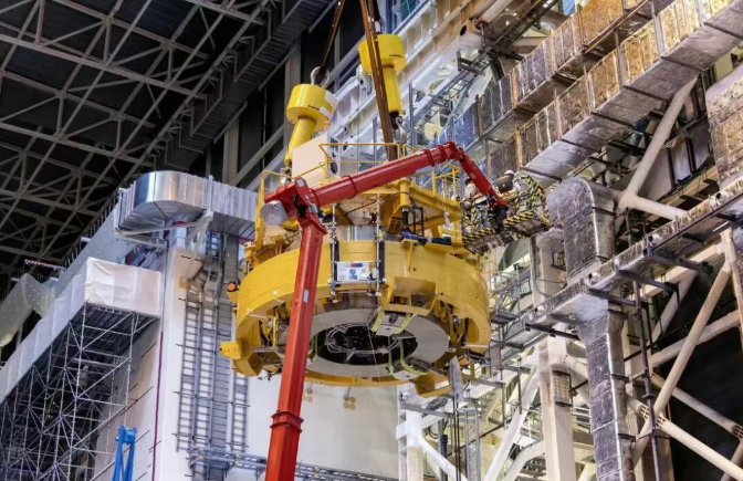 国际热核聚变实验堆(ITER)中心螺线管第五模块安装完成