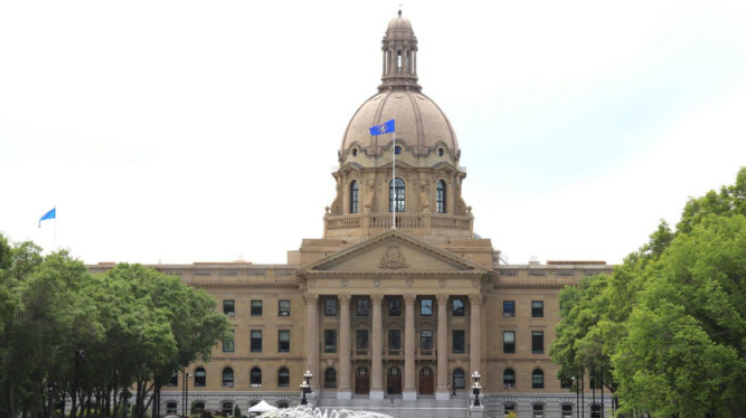 埃德蒙顿的阿尔伯塔省议会大楼