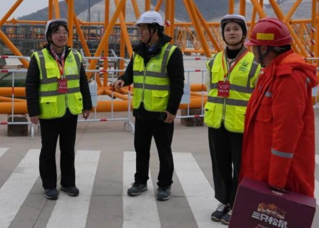 浙江省省部属企事业工会赴中核浙能开展送温暖活动