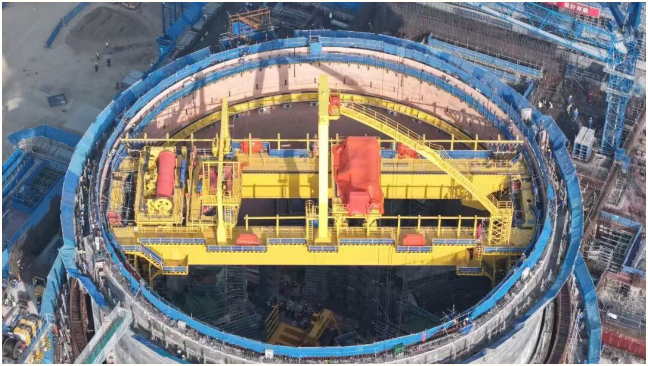 山东石岛湾核电扩建一期工程1号机组环吊顺利吊装就位