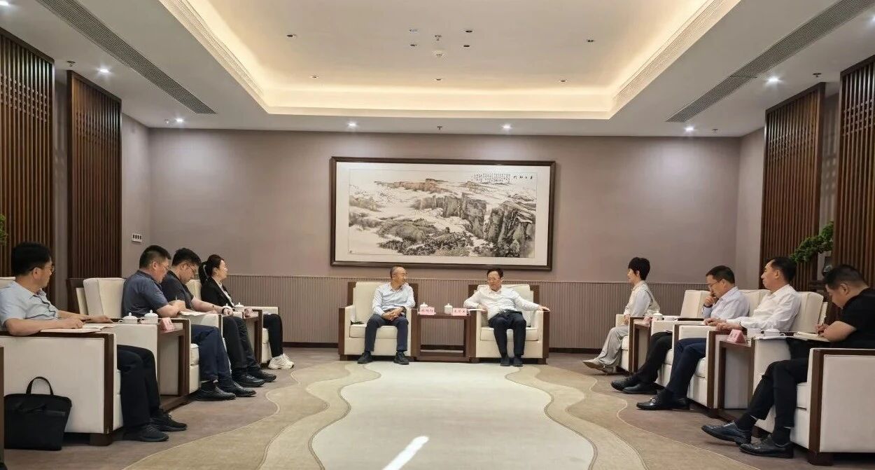 中国宝原总经理、党委副书记林旭阳与广元市委副书记、市长袁华兵举行会谈