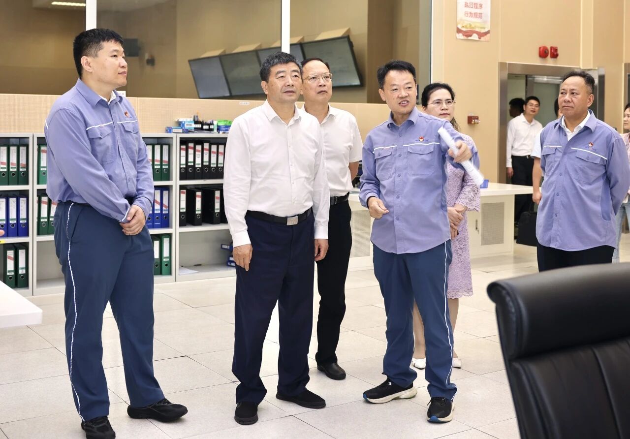 广西壮族自治区人大常委会副主任、党组副书记方春明率队到防城港核电调研