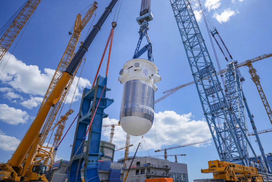 追求卓越·改革破局丨徐大堡核电2号机组压力容器顺利吊装就位