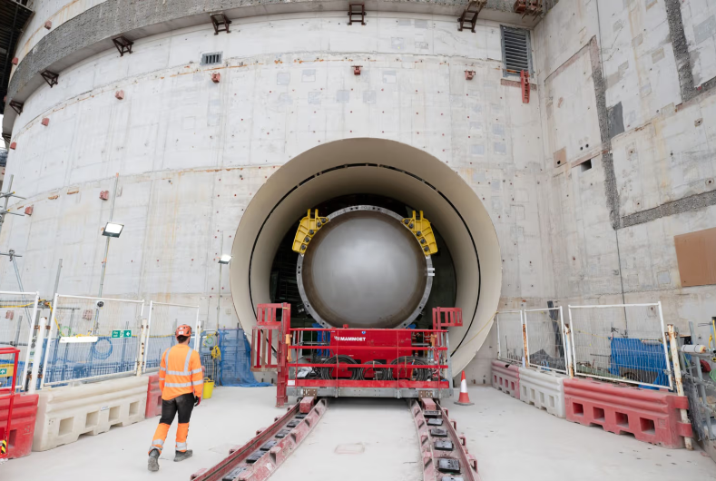 英国欣克利角C（Hinkley Point C）核电站二号机组完成反应堆压力容器安装